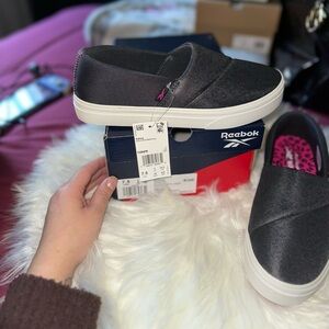 Reebok walking sneakers! Platform memory foam sneakers! Size 7.5